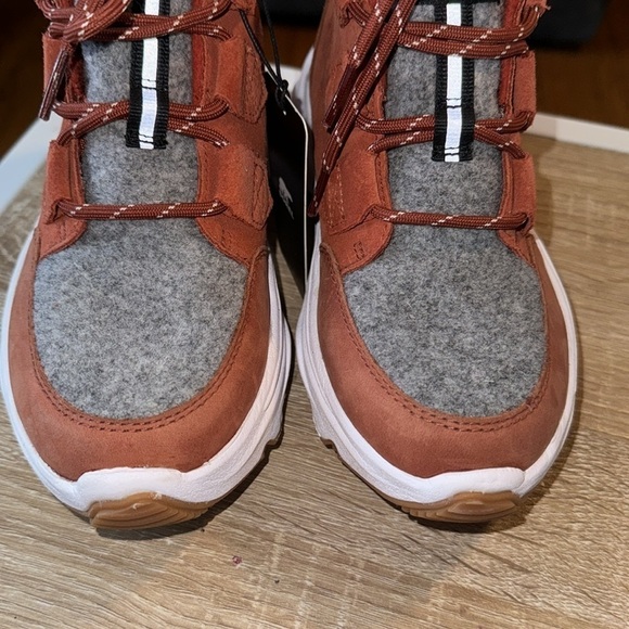 Sorel Kinetic boots Breakthru Caribou NWT Waterproof & Insulated Warp Red sz 5 - Picture 6 of 8